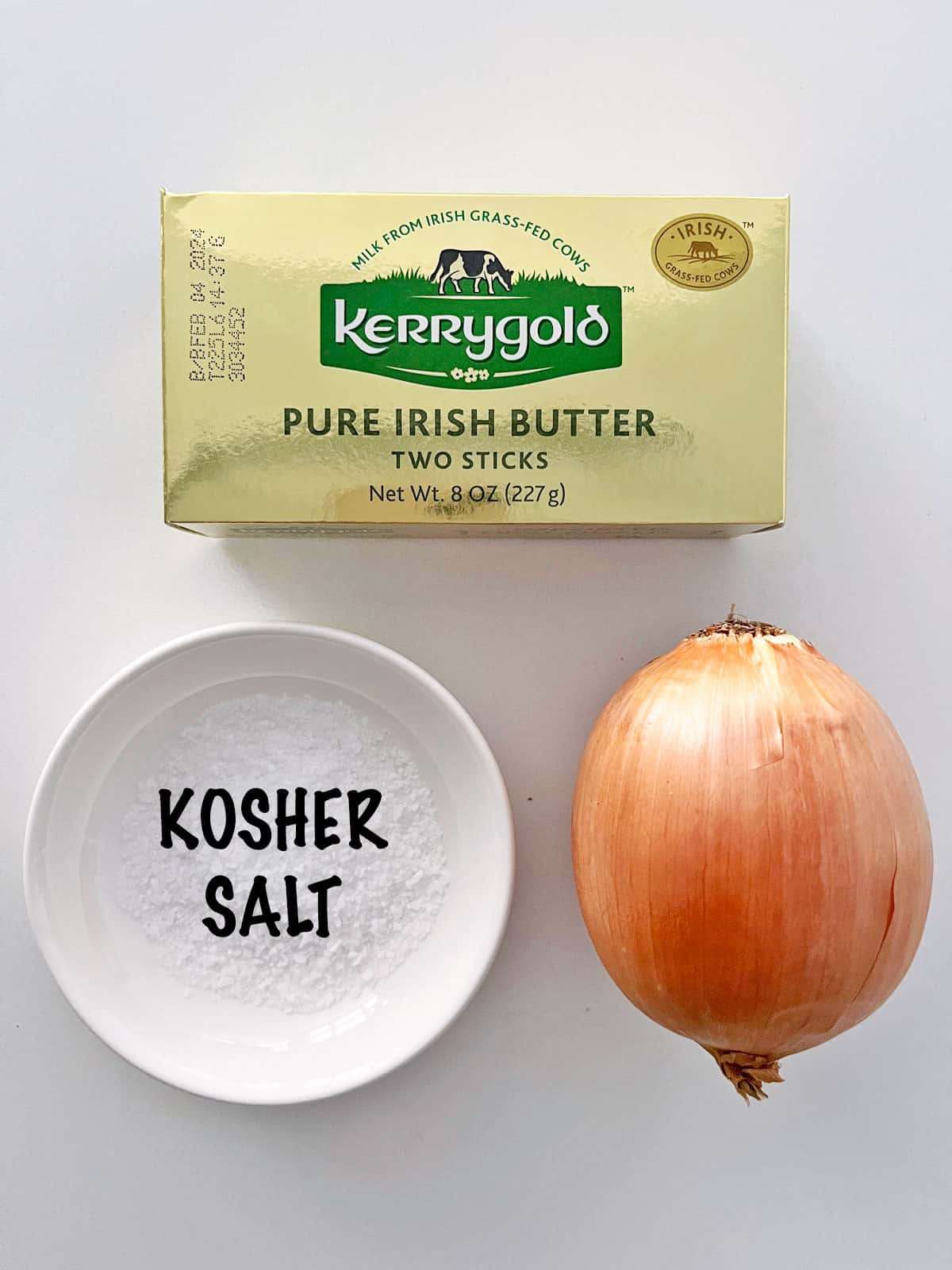 The ingredients needed to roast onions.