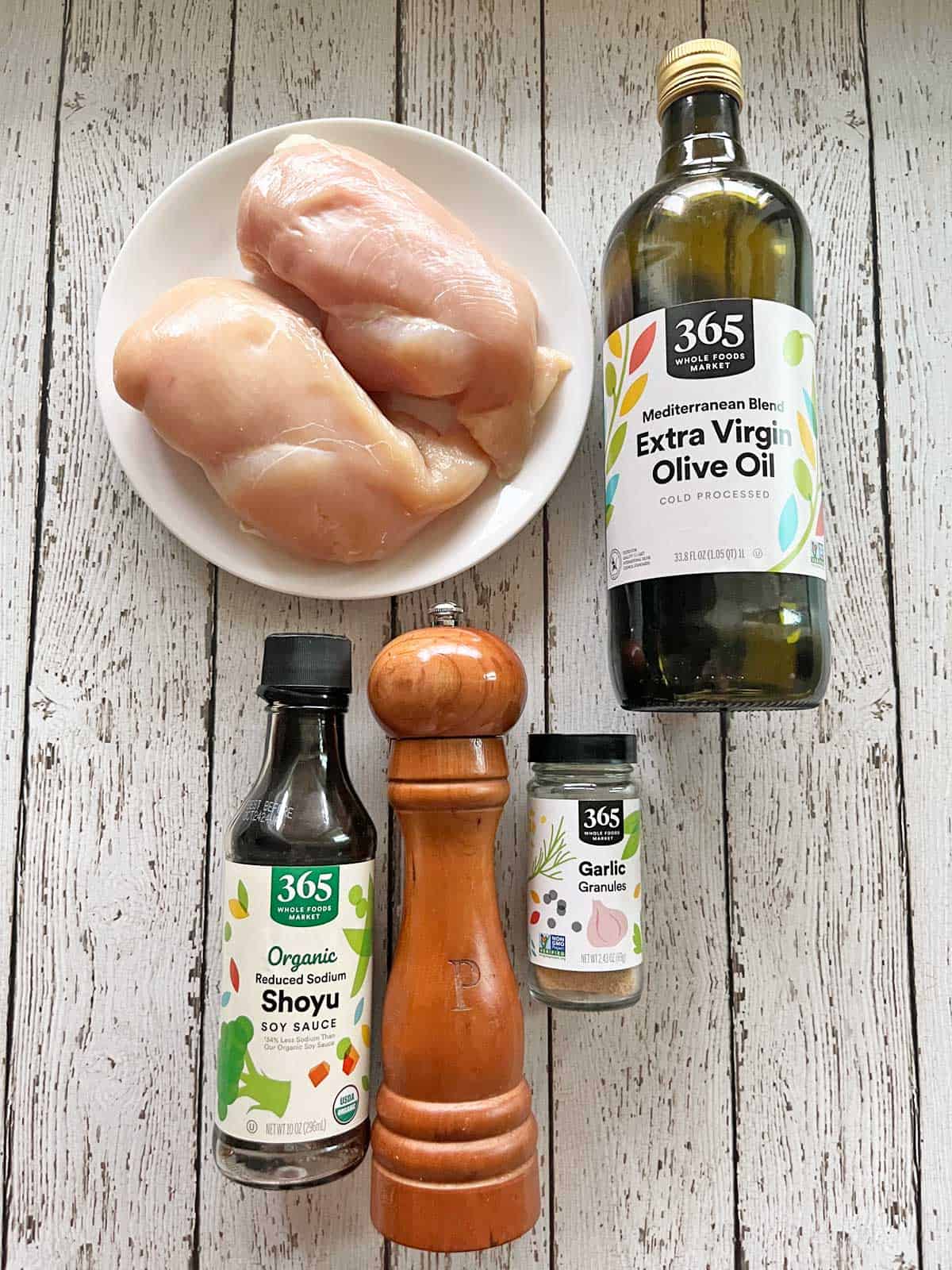 The ingredients needed to grill chicken skewers.