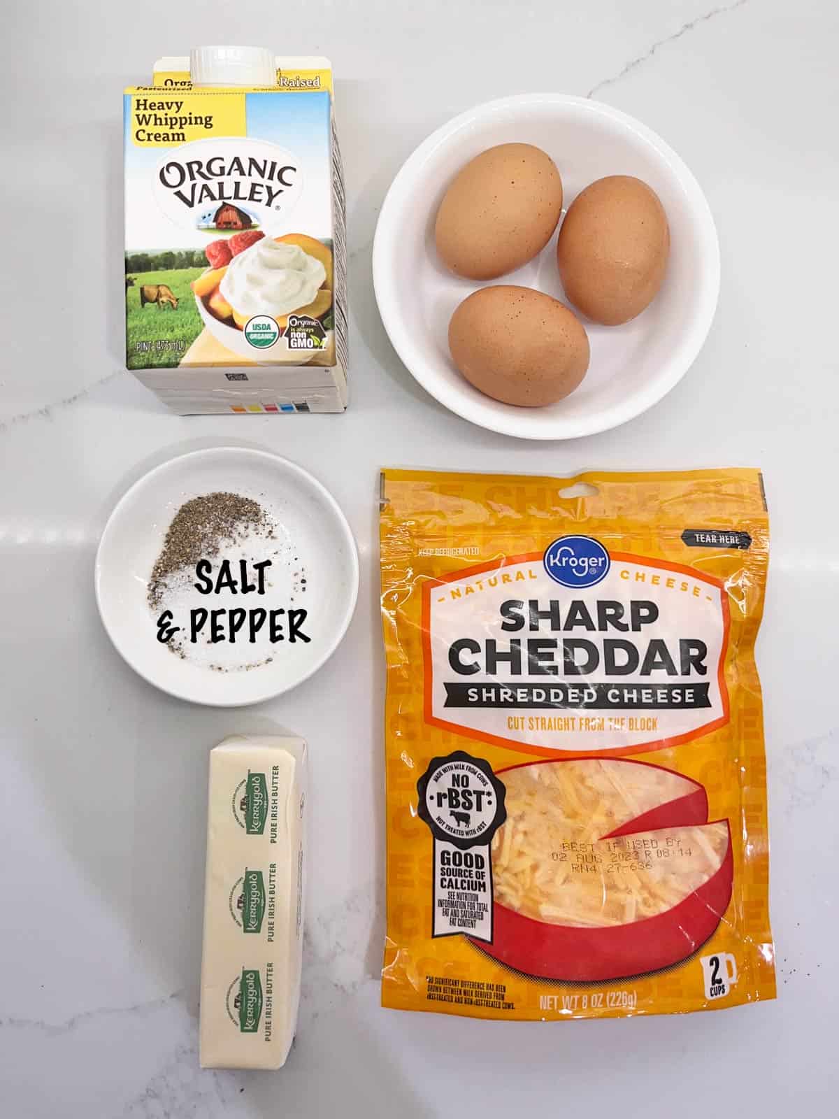 The ingredients needed to make microwave scrambled eggs.