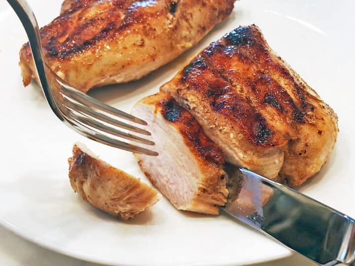 Slicing the chicken.