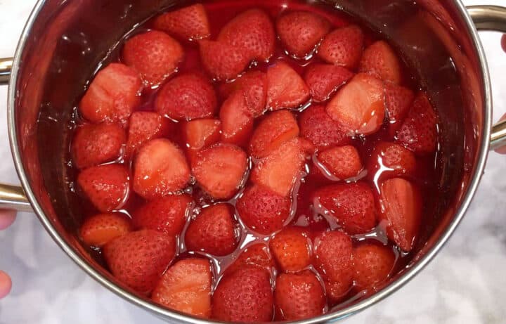 Letting the compote cool and thicken.