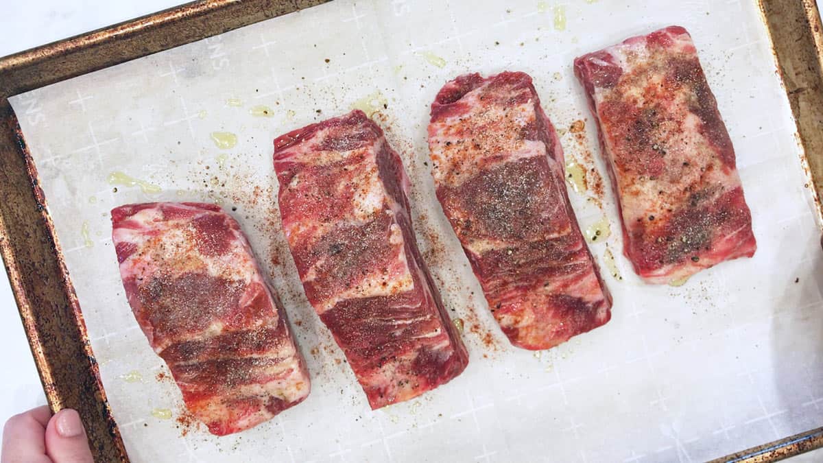 Raw seasoned ribs in the pan.