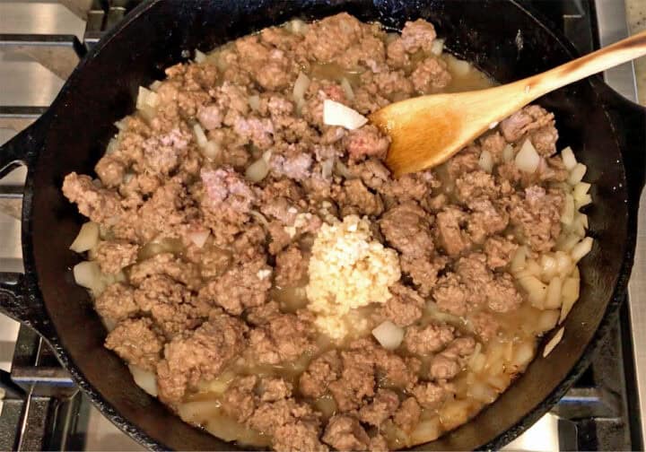 Garlic was added to the skillet.