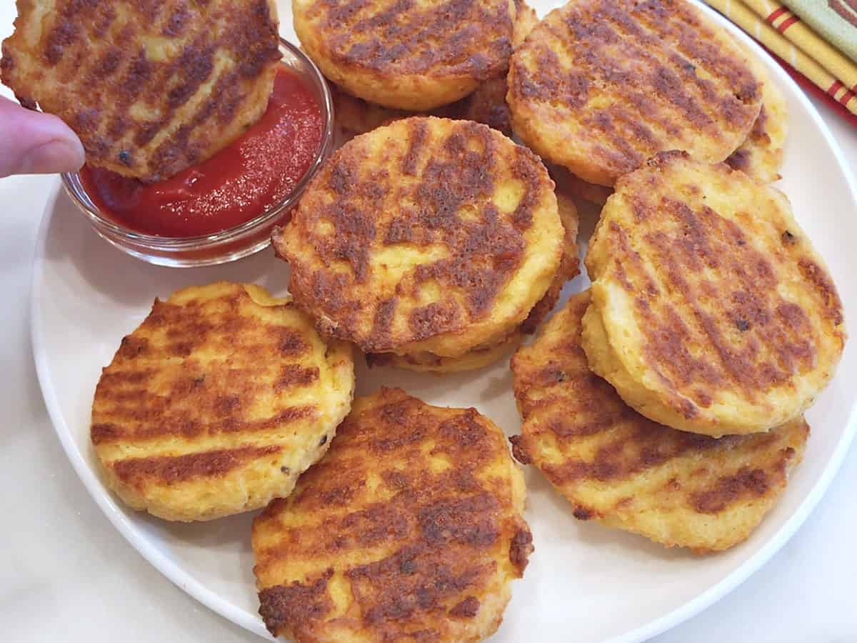 The bites are served with ketchup.