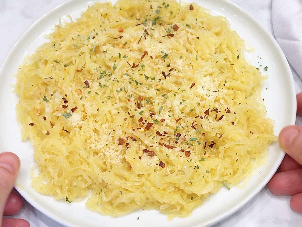 The noodles are served.