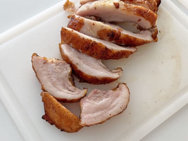 The pork jowl was sliced.