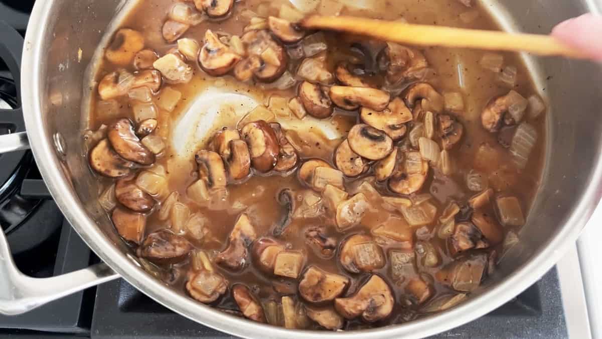 Showing off the thick, beautiful sauce in the skillet.