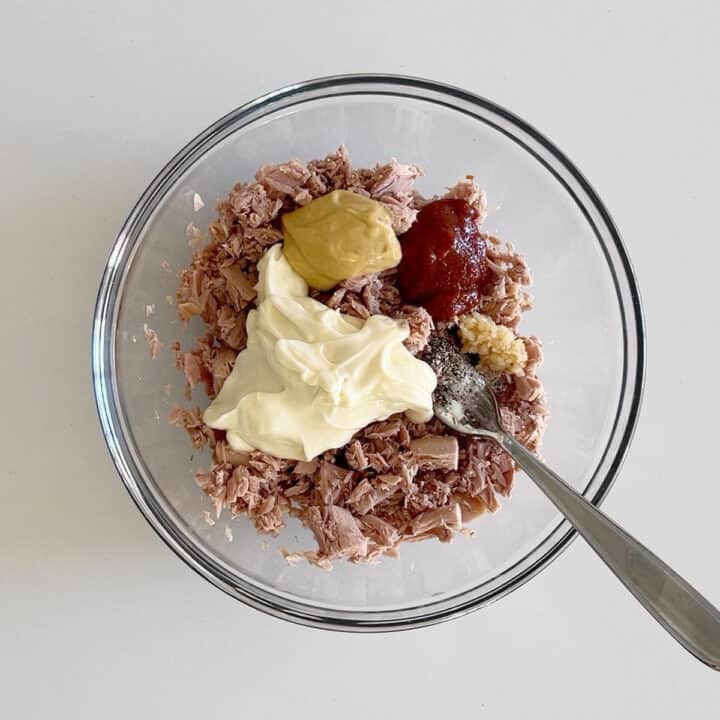 The condiments were added to the tuna.
