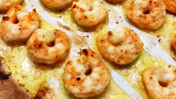 The shrimp are ready on the pan.