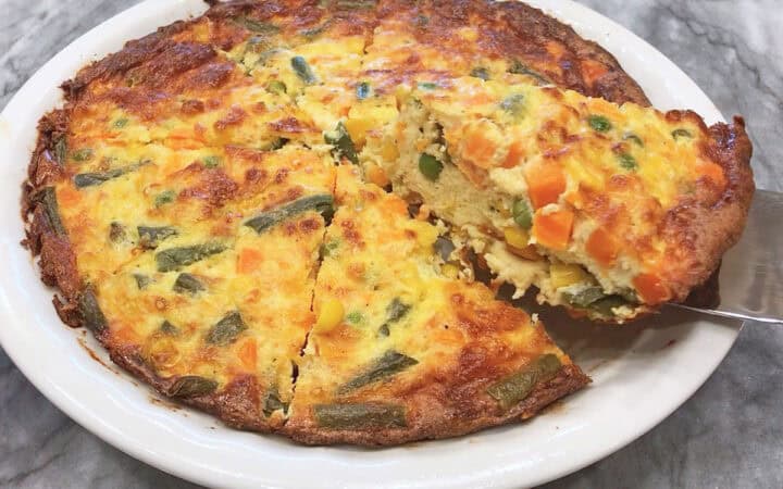 Slicing the quiche.