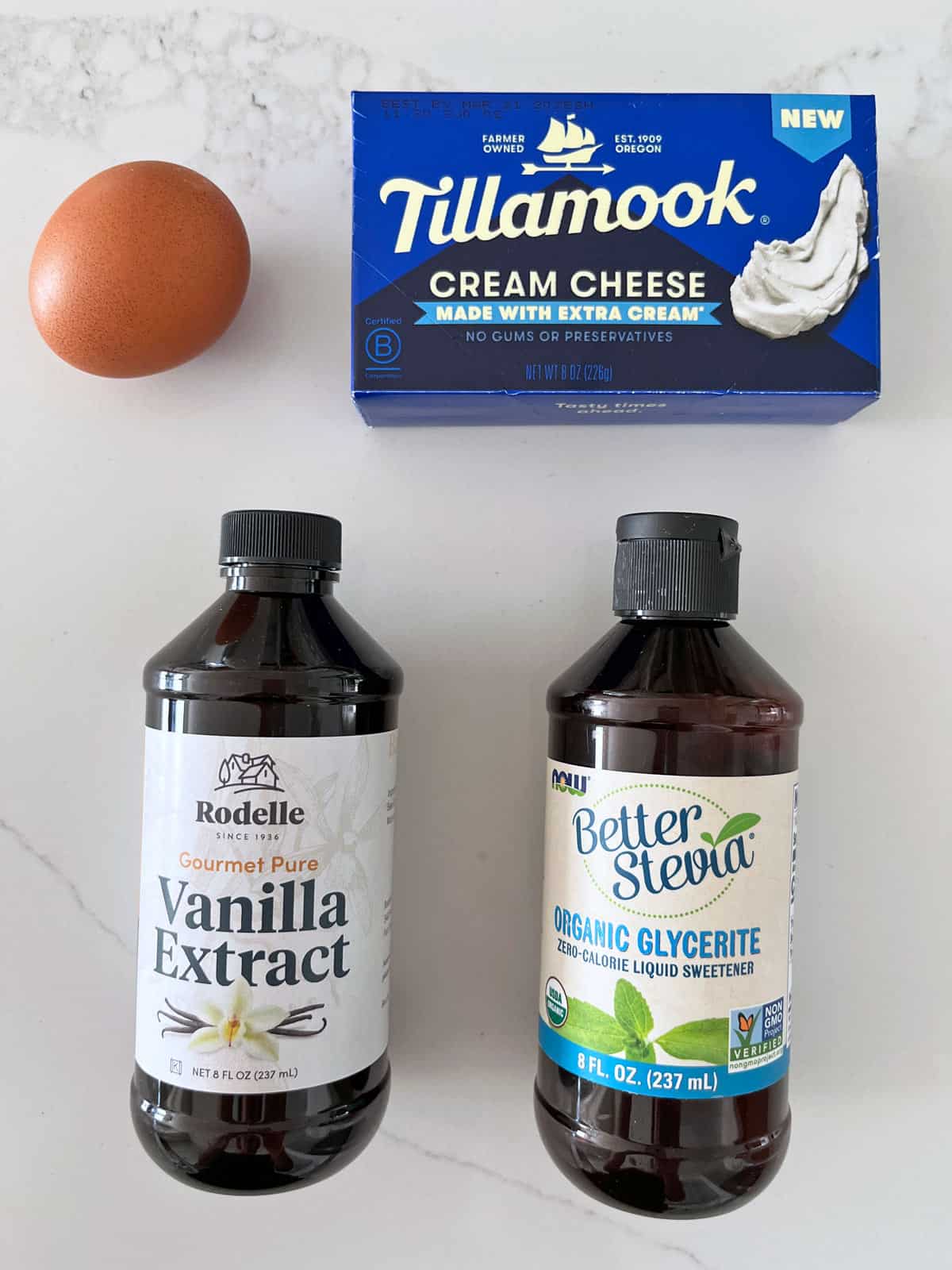 The ingredients needed to make a microwave cheesecake.