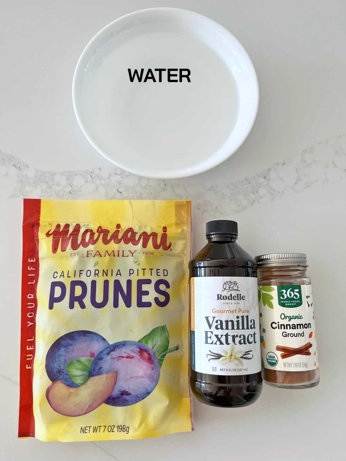 The ingredients needed for stewed prunes.