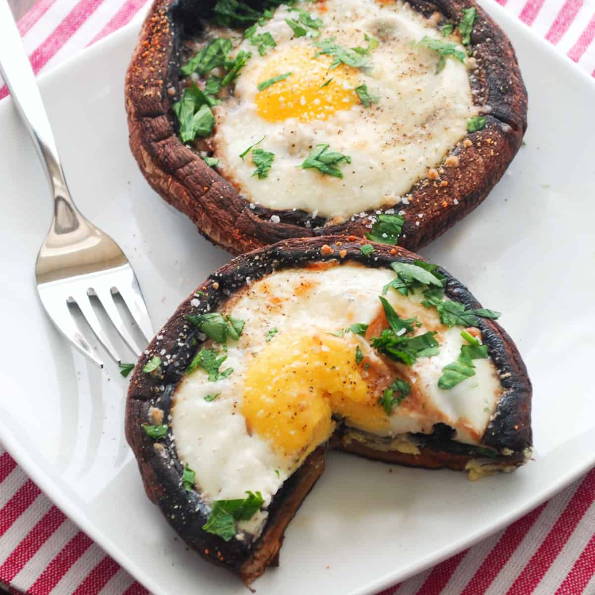 Breakfast mushrooms are served on a white plate.