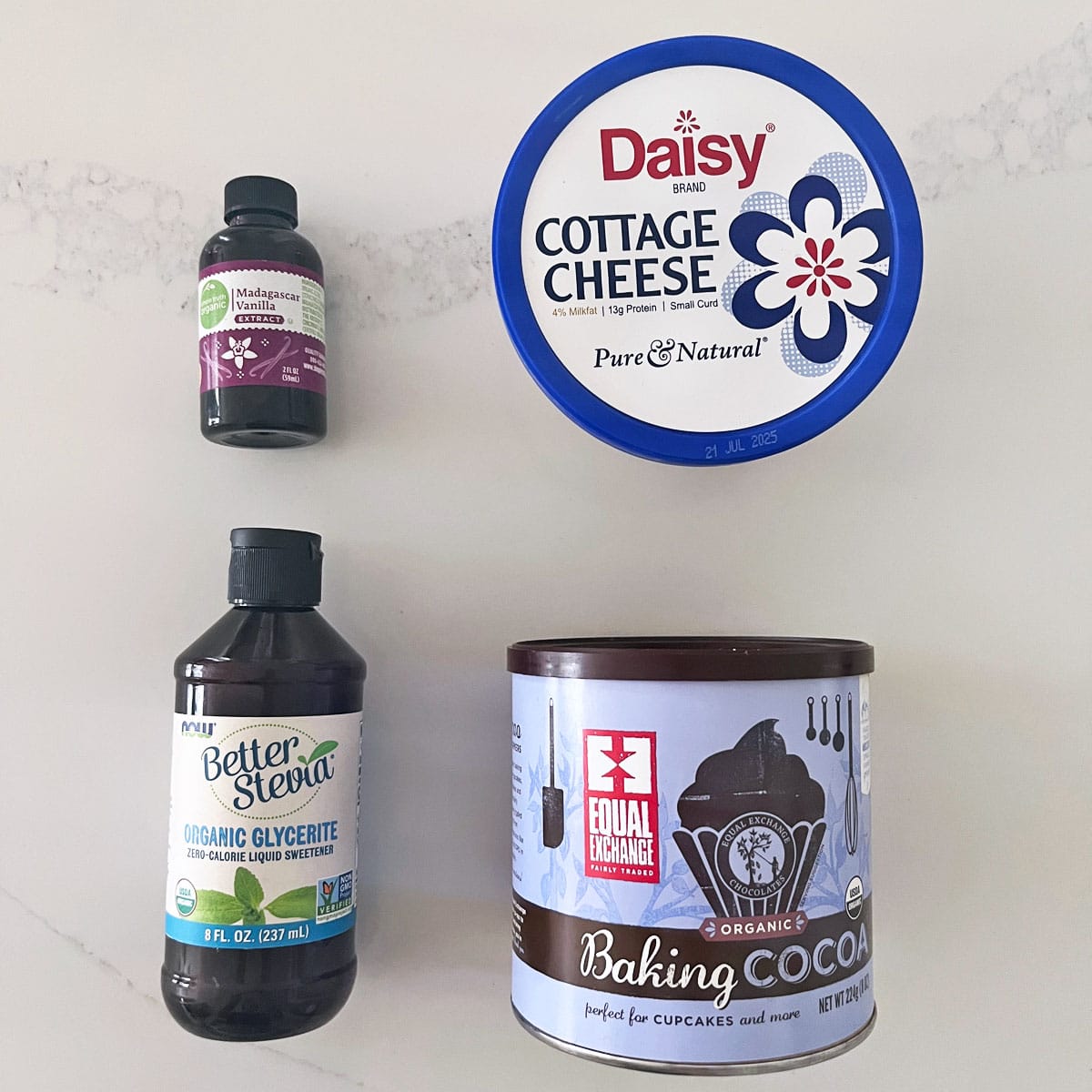 The ingredients needed to make cottage cheese chocolate mousse.