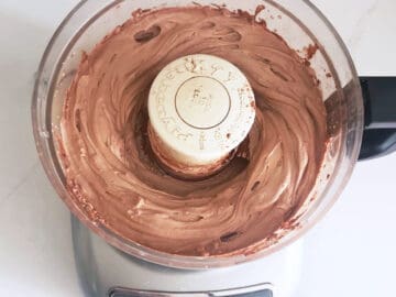 The mousse is ready in the food processor.