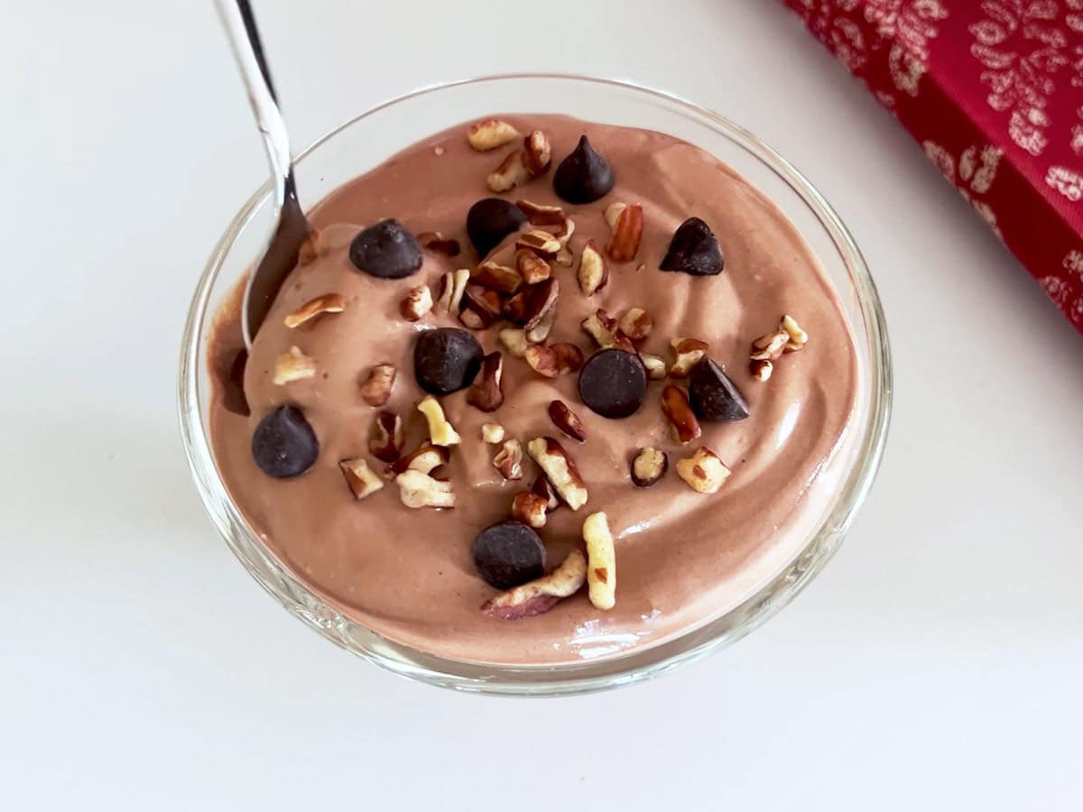 The mousse is served.