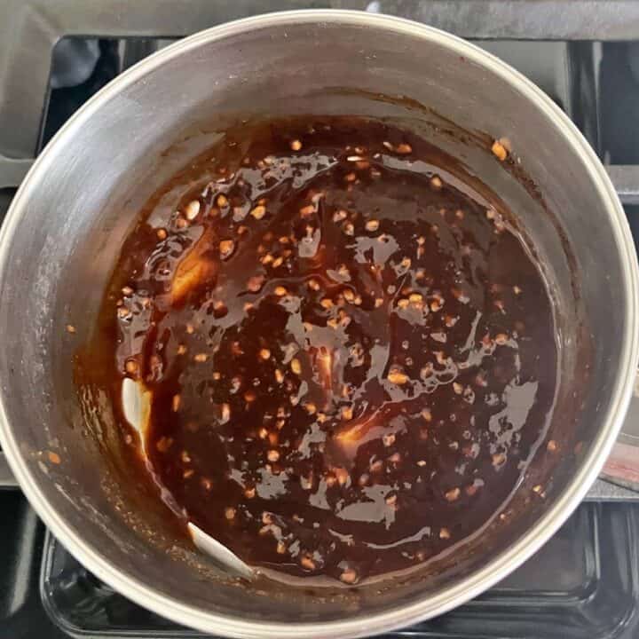 The sauce has thickened and is ready.