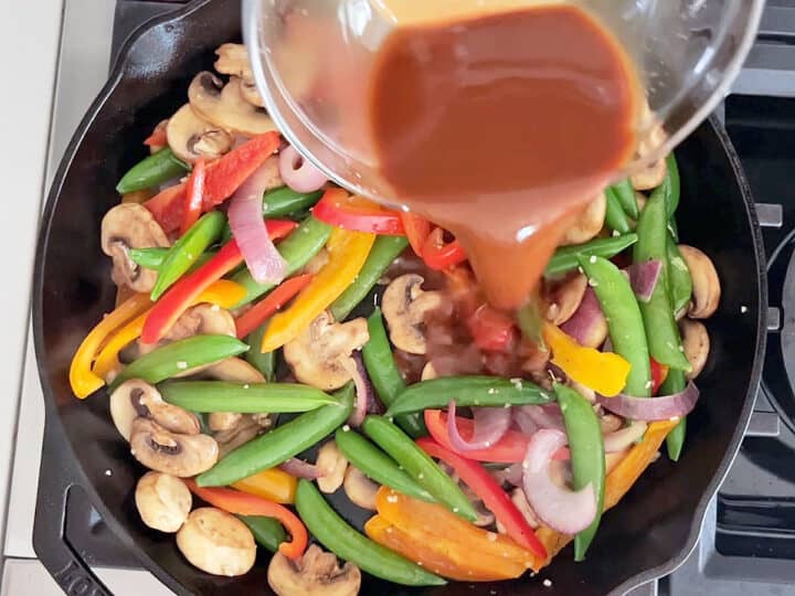 Adding the sauce to the skillet.