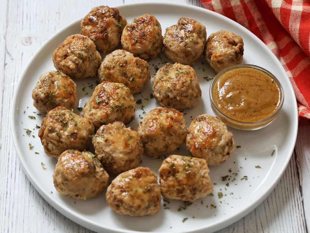 Chicken meatballs are served with gravy.
